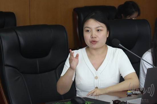 李唐莹代表刘昱岗教授团队进行介绍.